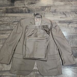 Covington Men's Elegant Beige Suit